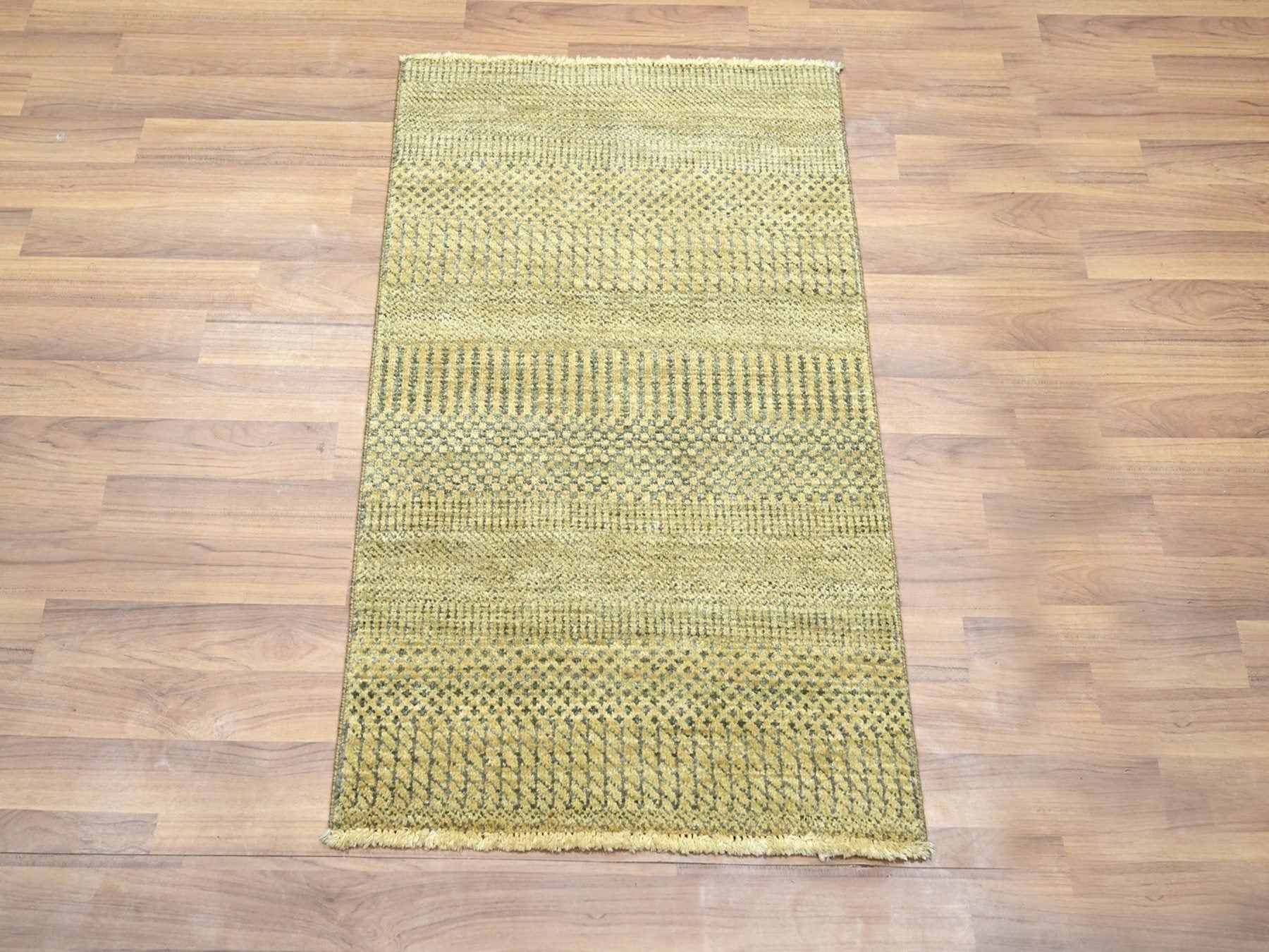 Brown 2'0" x 3'0" Modern and Contemporary Hand knotted Wool/Silk Rug - Sku: O076458