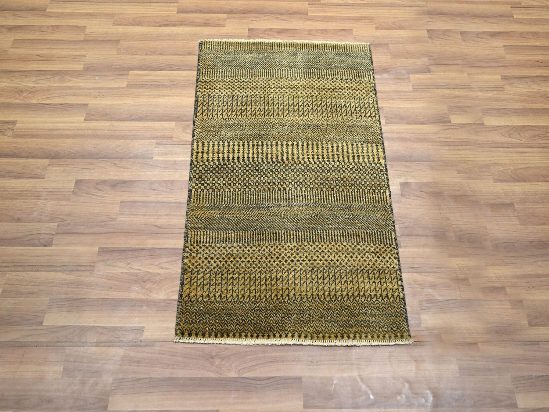 Brown 2'0" x 3'0" Modern and Contemporary Hand knotted Wool/Silk Rug - Sku: O076462