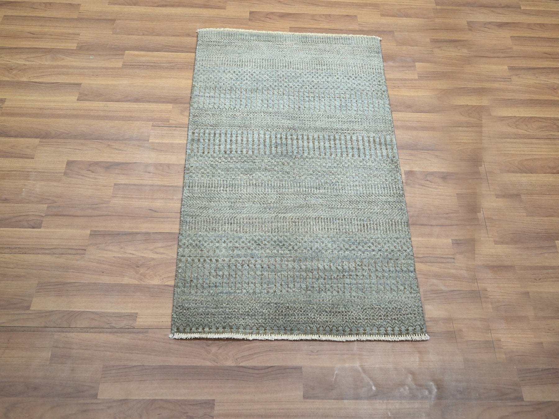 Blue 2'0" x 3'0" Modern and Contemporary Hand knotted Wool/Silk Rug - Sku: O076490