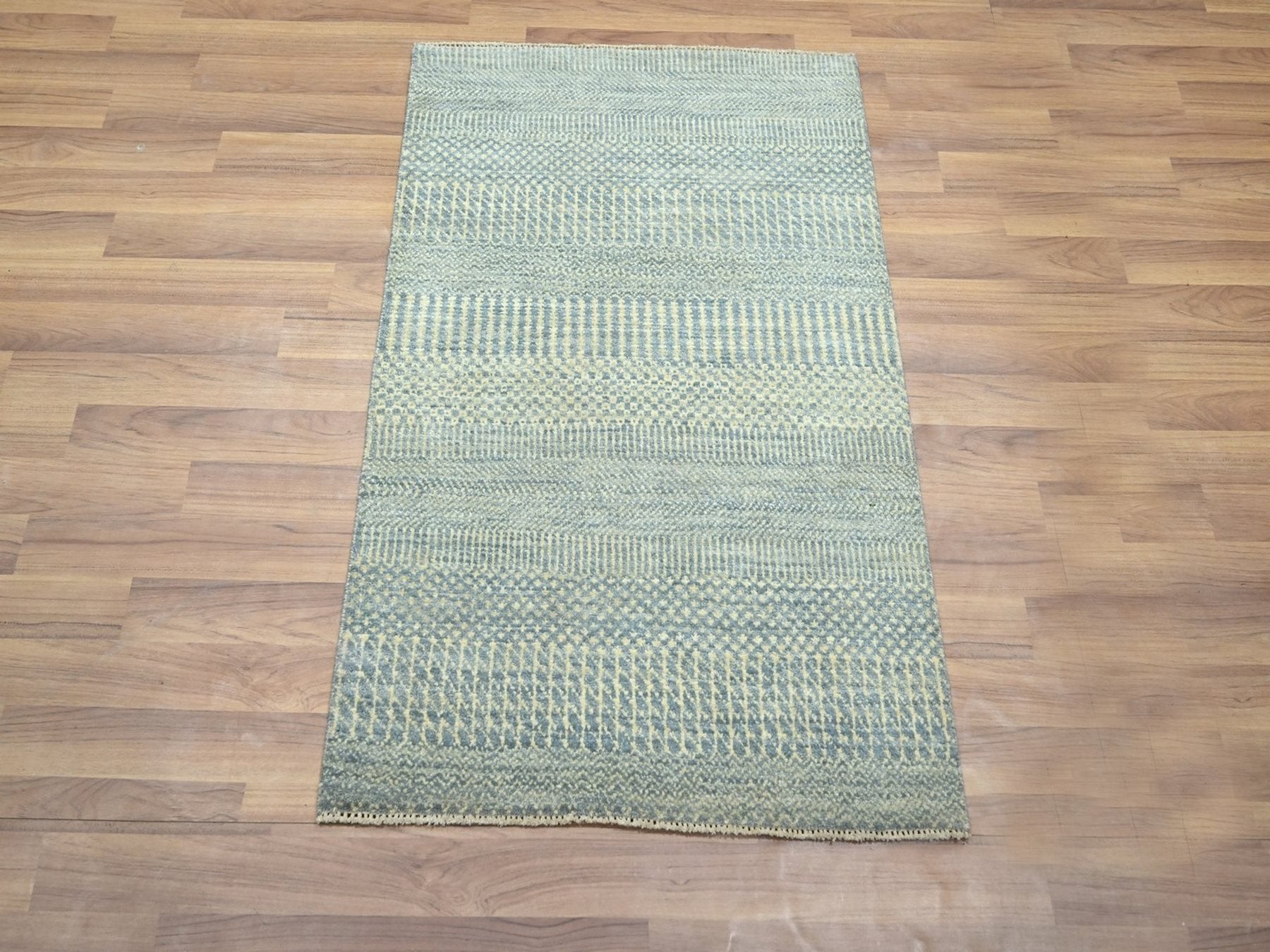 Grey 2'0" x 3'0" Modern and Contemporary Hand knotted Wool/Silk Rug - Sku: O076493
