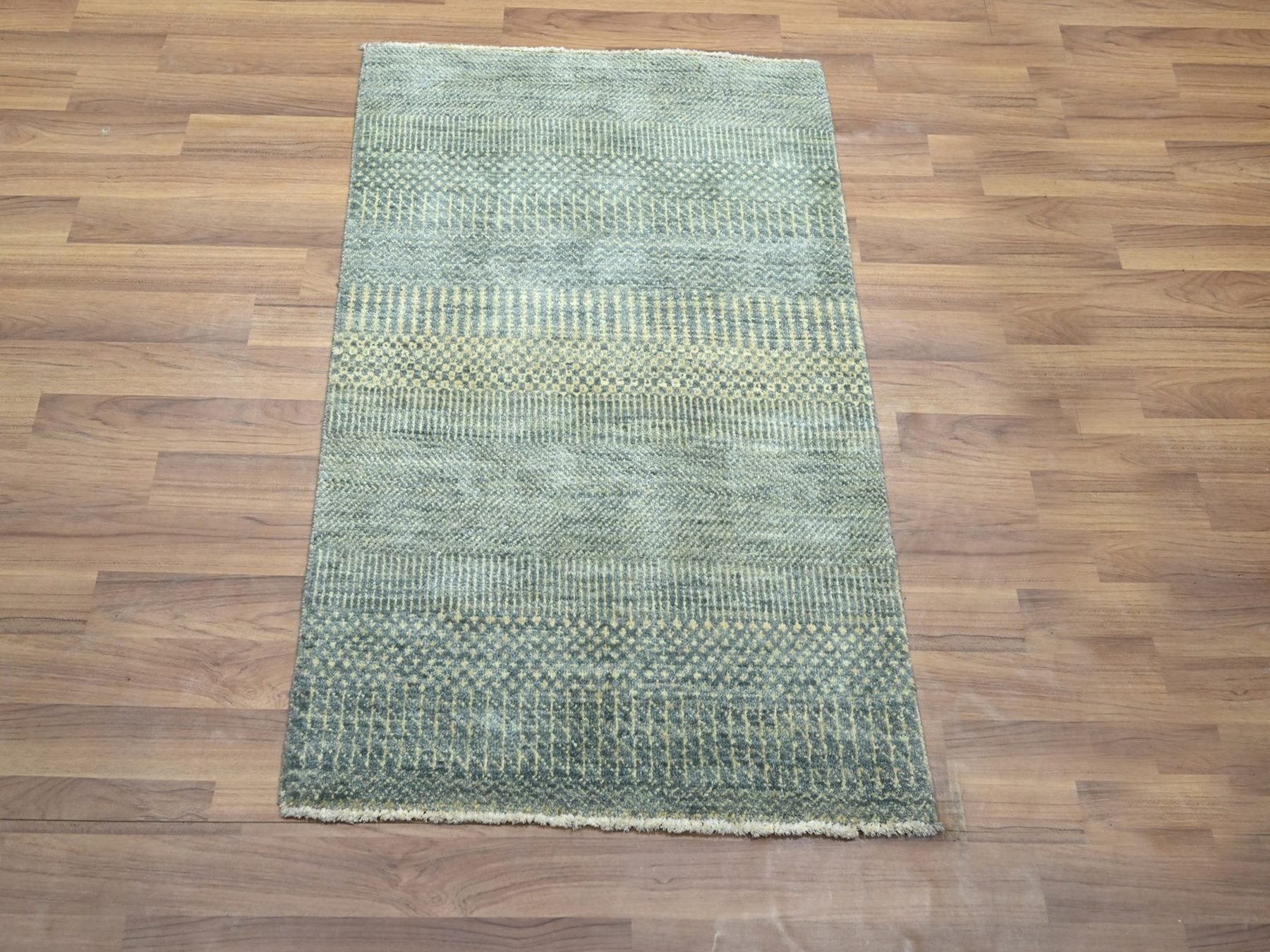 Grey 2'0" x 3'0" Modern and Contemporary Hand knotted Wool/Silk Rug - Sku: O076494
