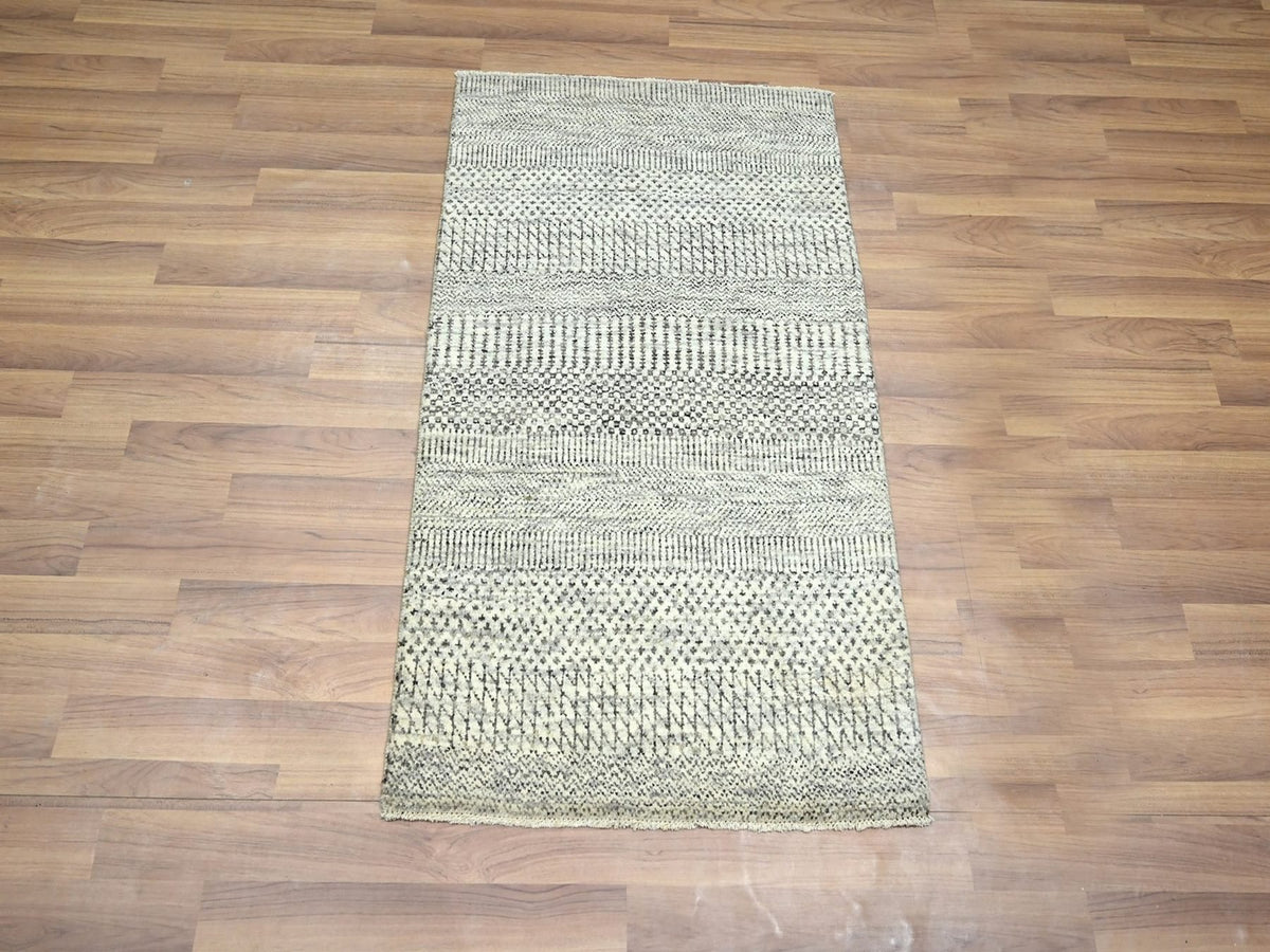 Modern / Contemporary hand-knotted wool/silk rug in Ivory, 2' x 3' — SKU O076498 (view 2)