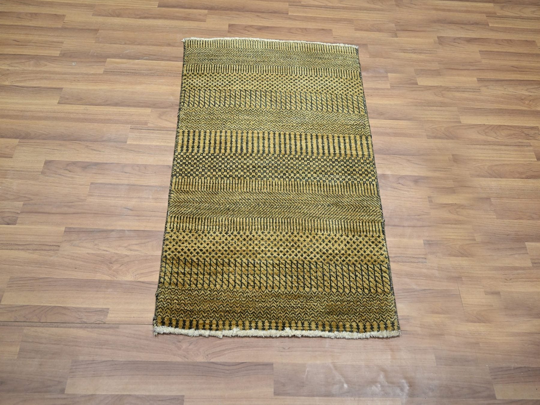 Brown 2'0" x 3'0" Modern and Contemporary Hand knotted Wool/Silk Rug - Sku: O076529