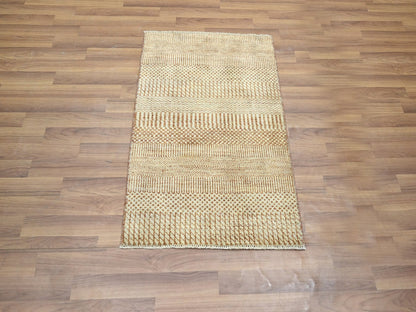 Beige 2'0" x 3'0" Modern and Contemporary Hand knotted Wool/Silk Rug - Sku: O076539