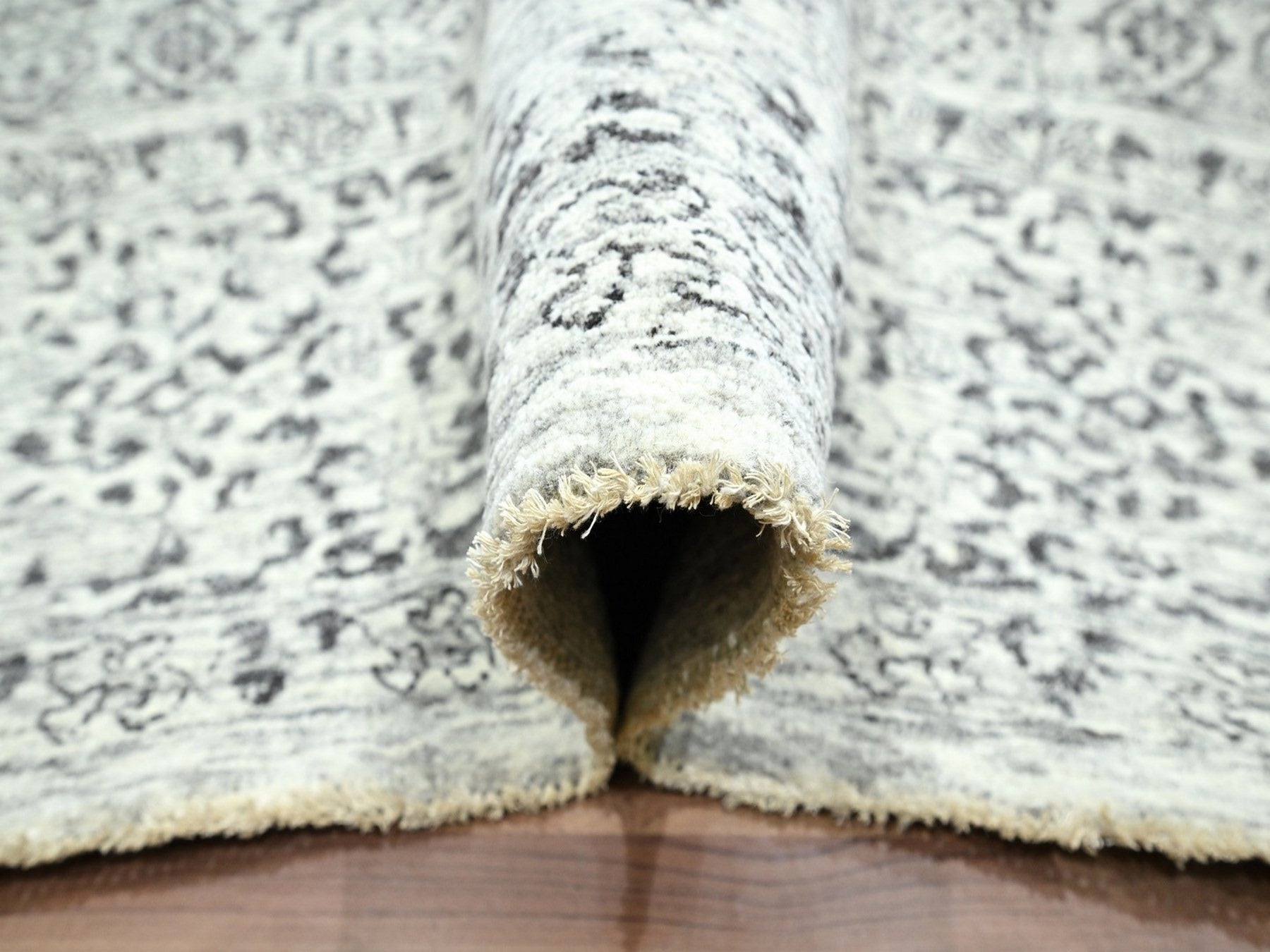 Mamluk Mamluk hand-knotted wool rug in Ivory, 9'1" x 12' — SKU O076547 (view 5)