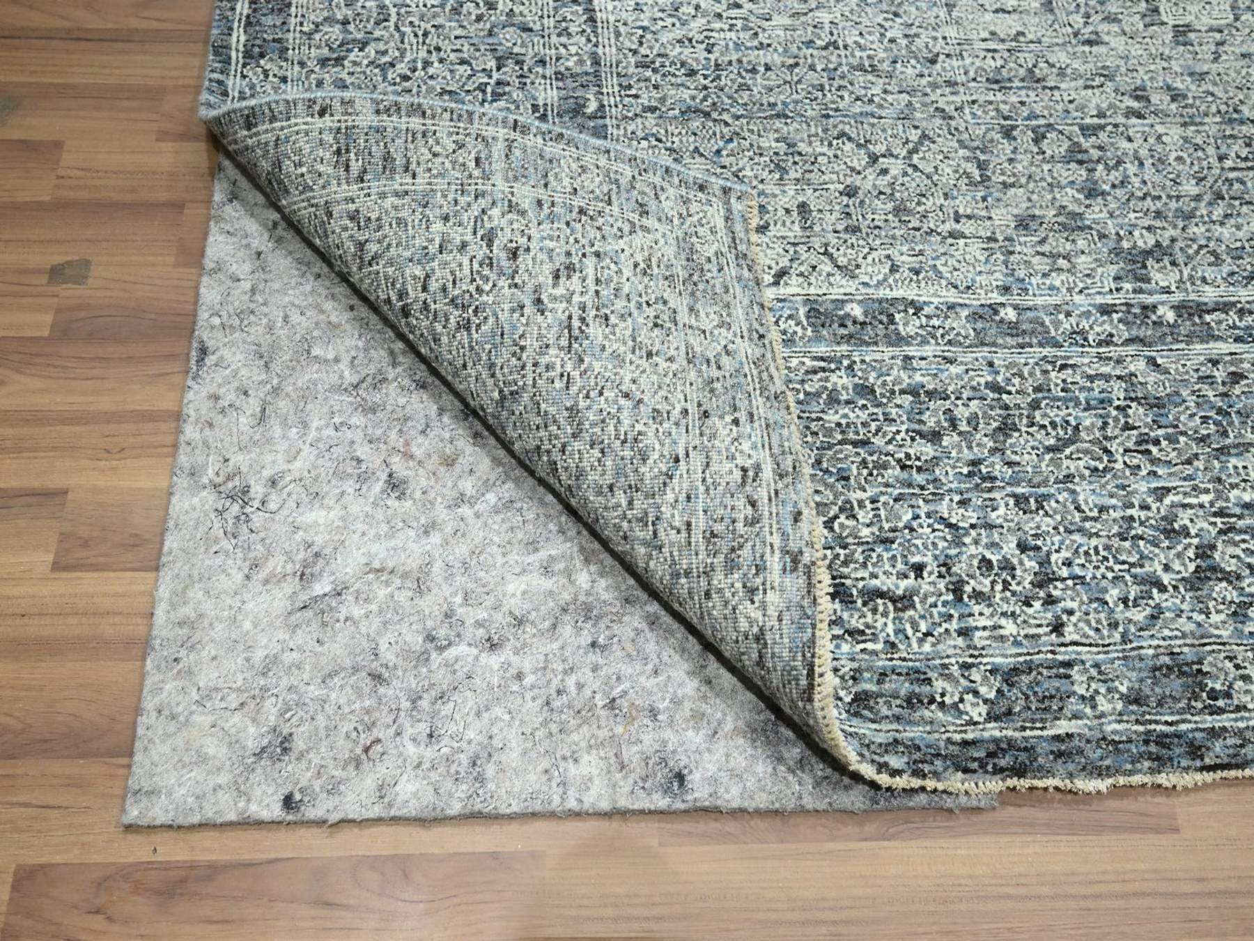 Mamluk Mamluk hand-knotted wool rug in Gray, 8' x 10'2" — SKU O076552 (view 4)