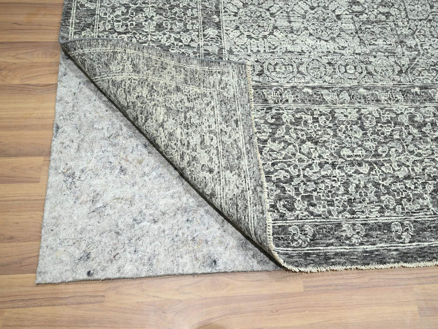 Mamluk Mamluk hand-knotted wool rug in Gray, 9' x 11'11" — SKU O076553 (view 4)