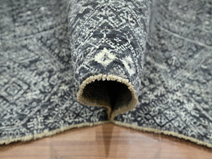 Transitional hand-knotted wool/silk rug in Gray, 8'1" x 10'1" — SKU O076566 (view 5)