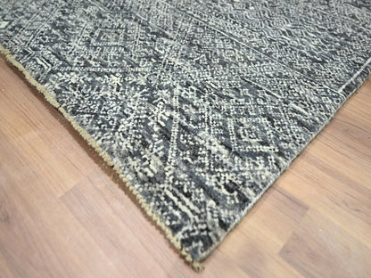 Transitional hand-knotted wool/silk rug in Gray, 8'1" x 10'1" — SKU O076566 (view 6)