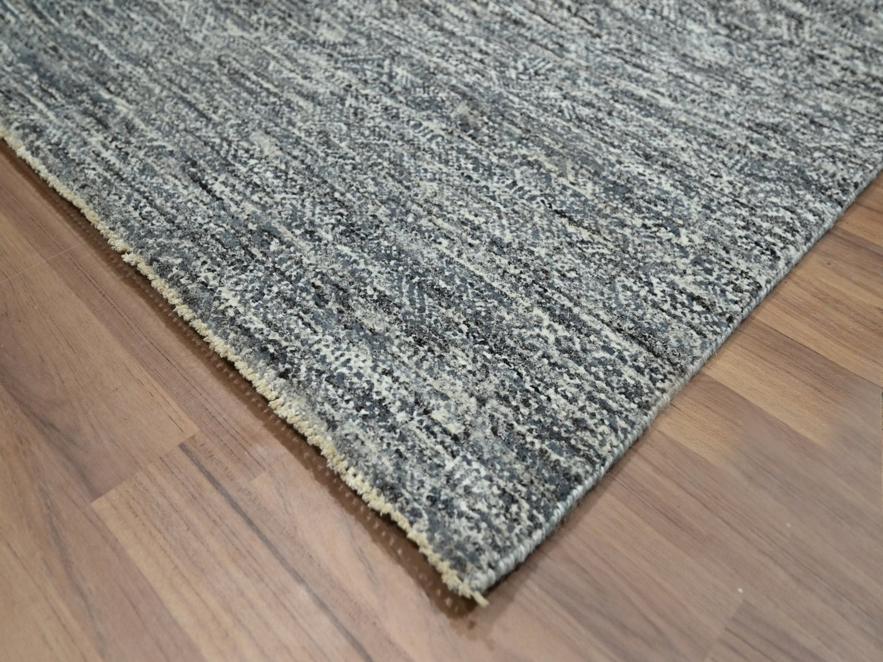 Modern / Contemporary hand-knotted wool rug in Gray, 8' x 10' — SKU O076571 (view 6)