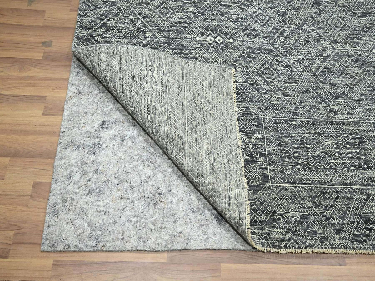 Transitional hand-knotted wool/silk rug in Gray, 7'10" x 10' — SKU O076573 (view 4)