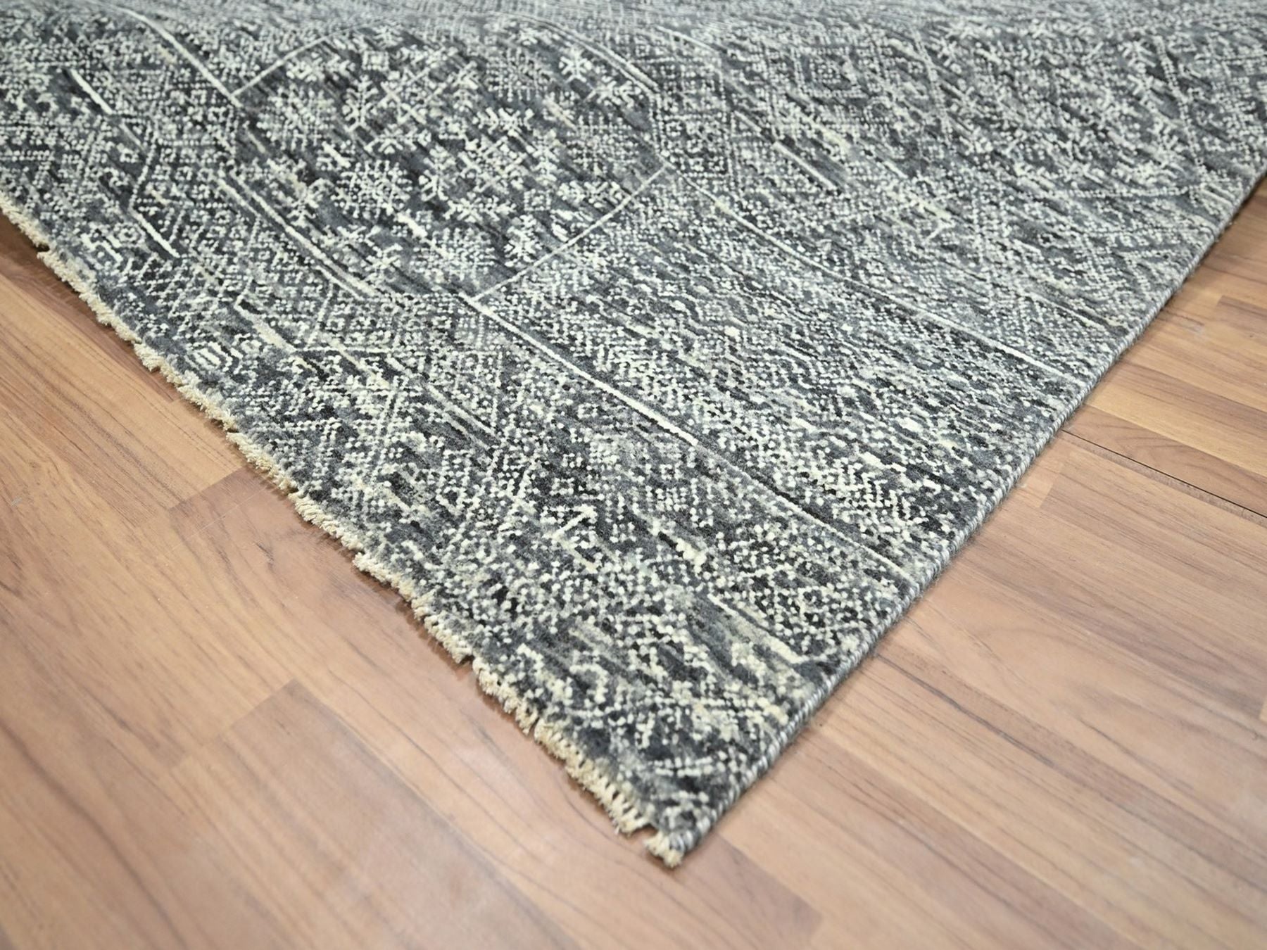 Transitional hand-knotted wool/silk rug in Gray, 7'10" x 10' — SKU O076573 (view 6)
