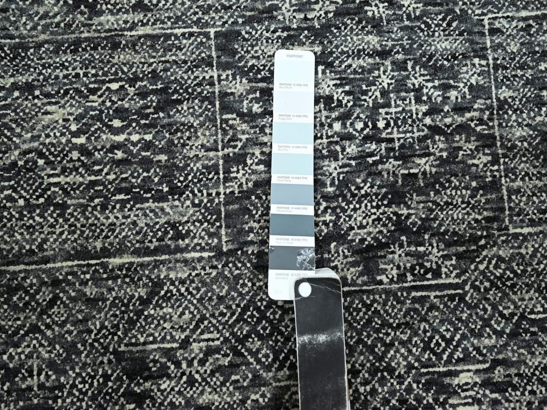 Transitional hand-knotted wool/silk rug in Gray, 7'10" x 10' — SKU O076573 (view 7)