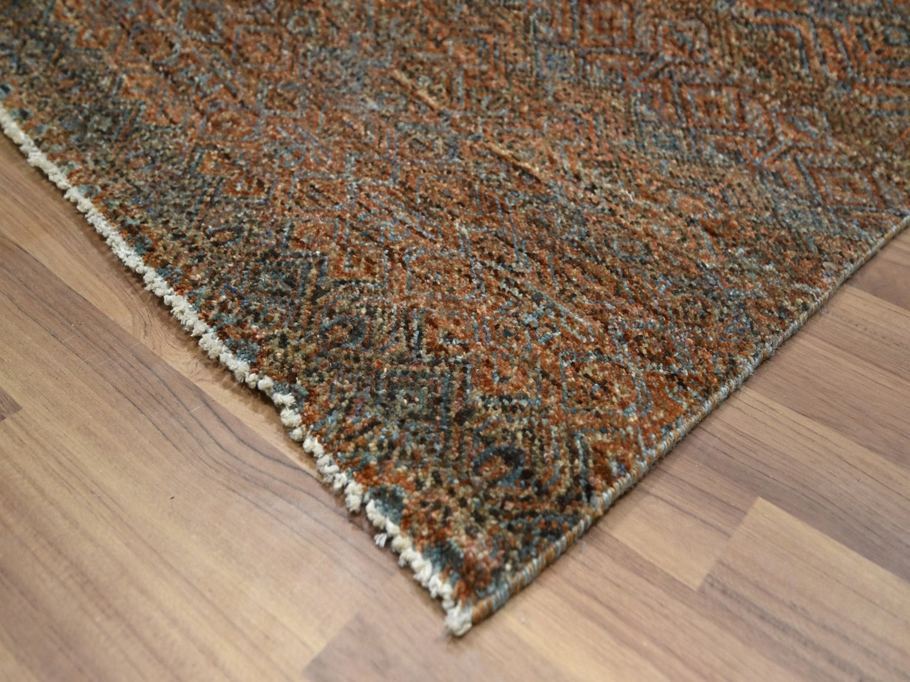 Modern / Contemporary hand-knotted wool rug in Red, 8'11" x 12' — SKU O076578 (view 6)