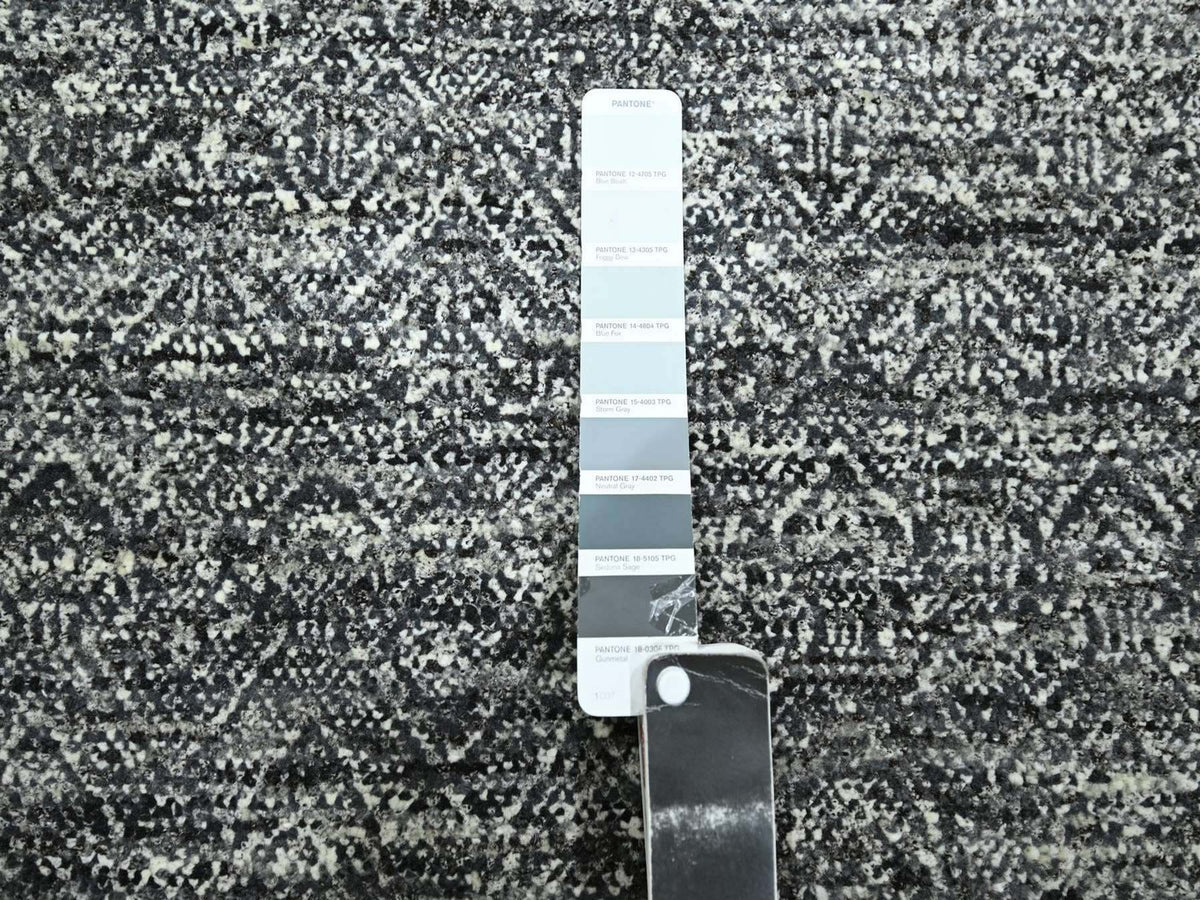 Modern / Contemporary hand-knotted wool runner in Gray, 2'7" x 9'10" — SKU O076579 (view 4)