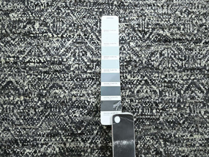 Modern / Contemporary hand-knotted wool runner in Gray, 2'7" x 9'10" — SKU O076579 (view 4)