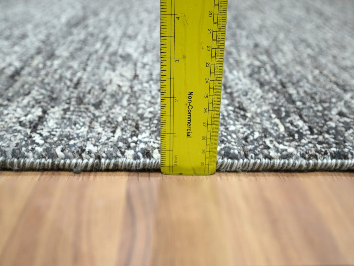 Modern / Contemporary hand-knotted wool runner in Gray, 2'7" x 9'10" — SKU O076579 (view 6)
