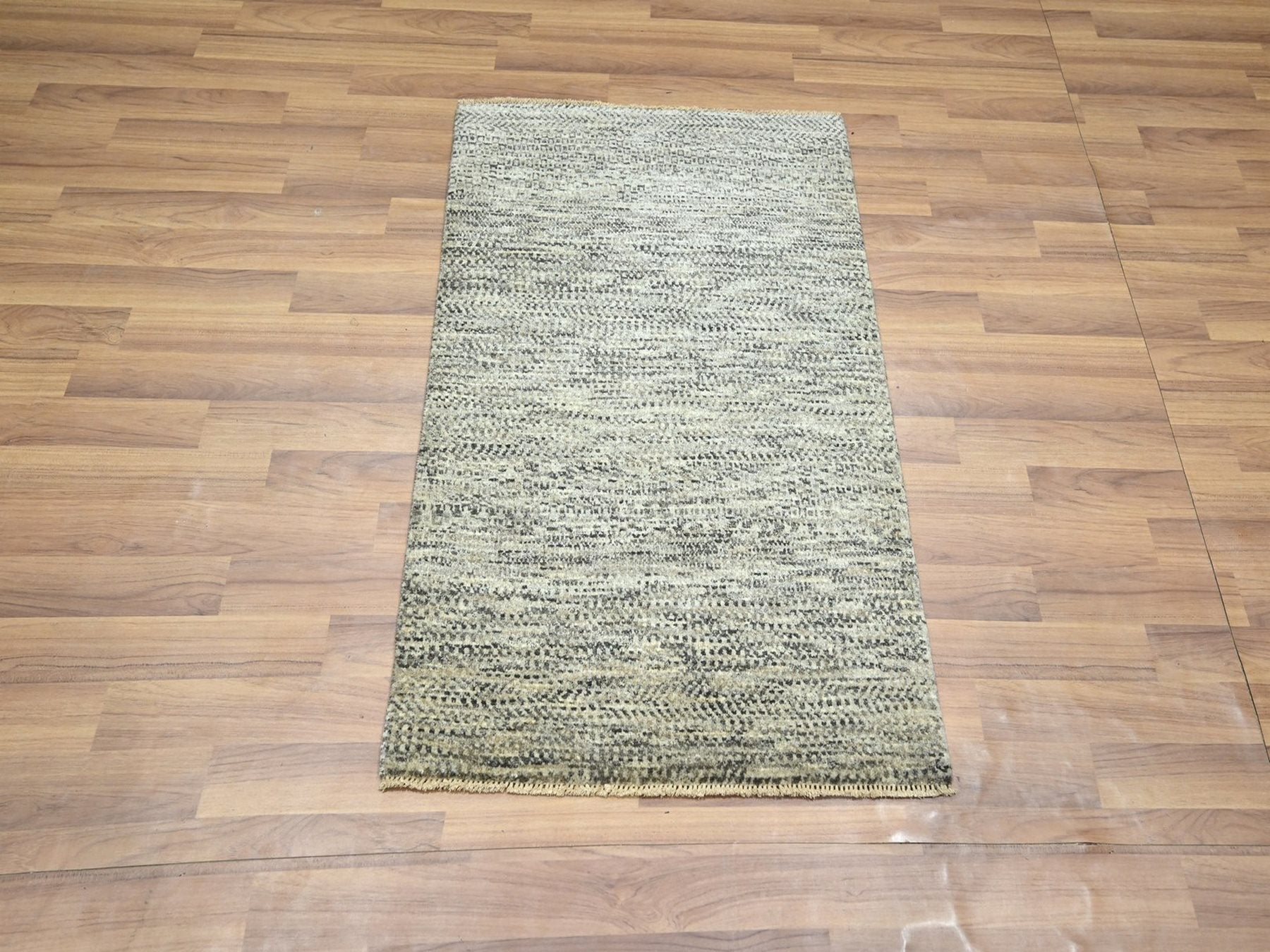 Beige 2'0" x 3'0" Modern and Contemporary Hand knotted Wool Rug - Sku: O076583