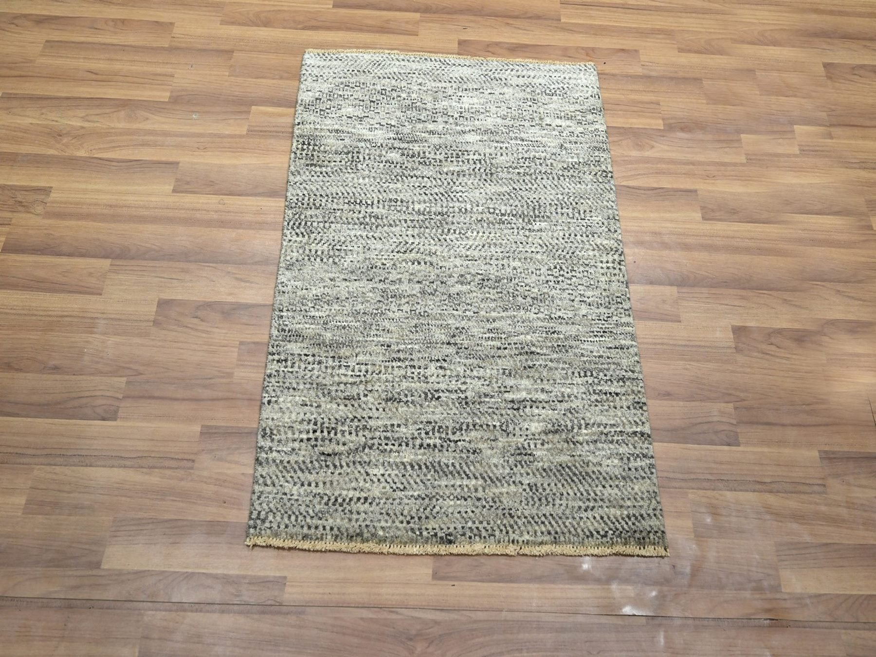Beige 2'0" x 3'0" Modern and Contemporary Hand knotted Wool Rug - Sku: O076585