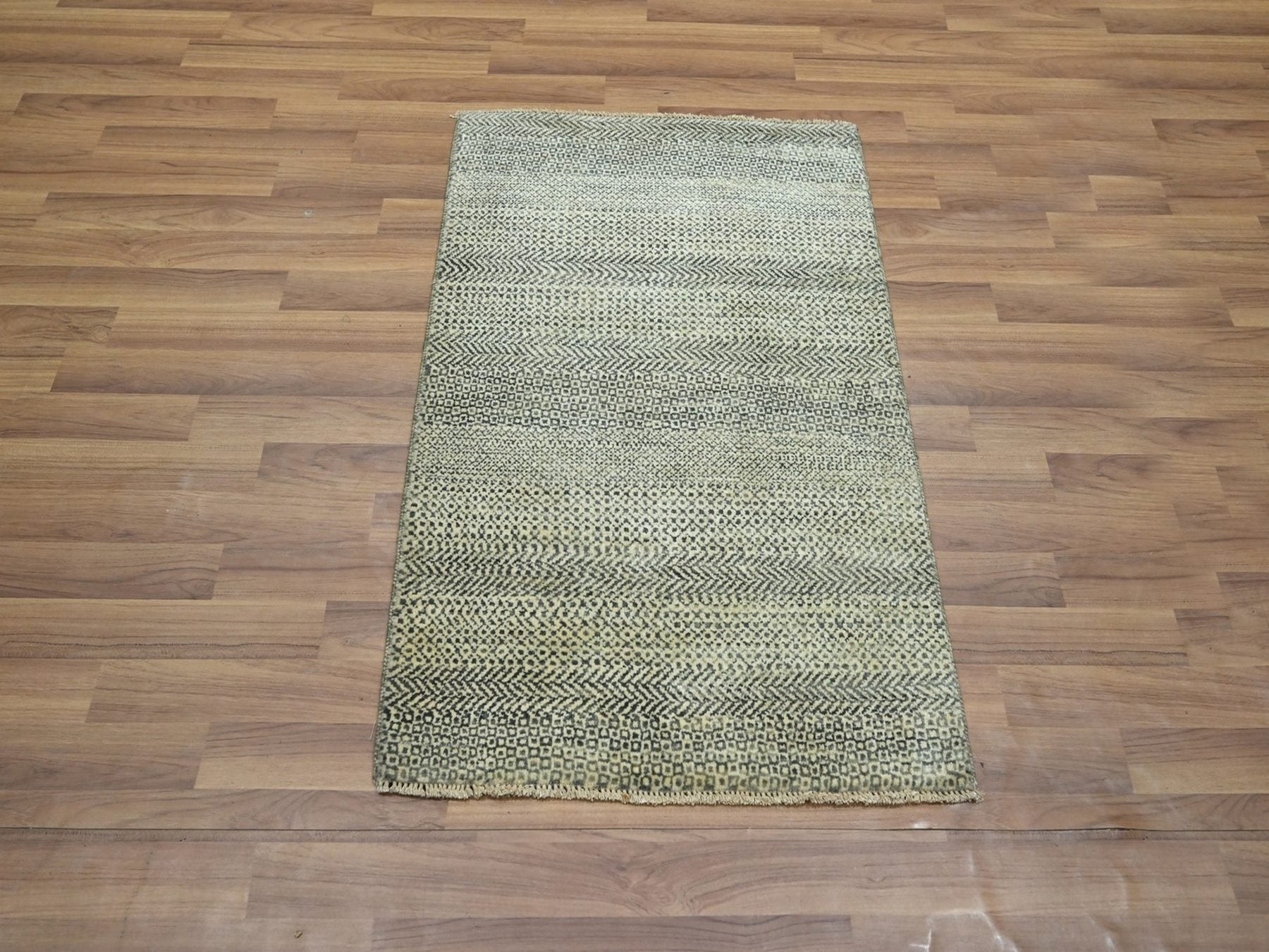 Beige 2'0" x 3'0" Modern and Contemporary Hand knotted Wool Rug - Sku: O076594
