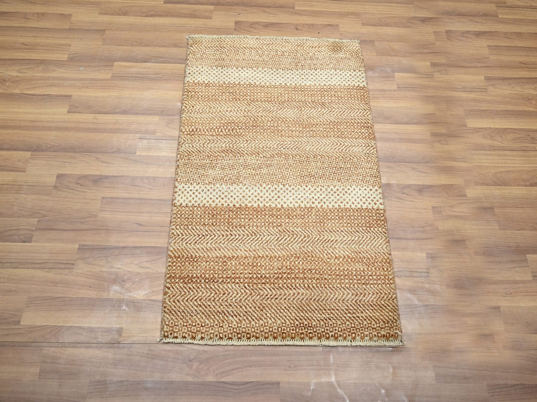 Red 2'0" x 3'0" Modern and Contemporary Hand knotted Wool/Silk Rug - Sku: O076598