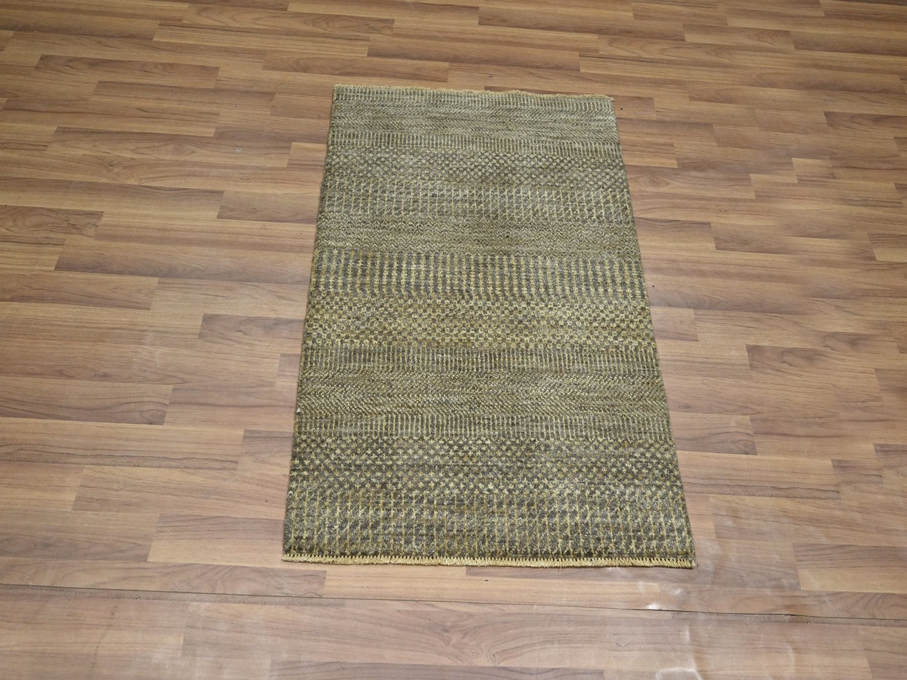 Brown 2'0" x 3'0" Modern and Contemporary Hand knotted Wool/Silk Rug - Sku: O076604