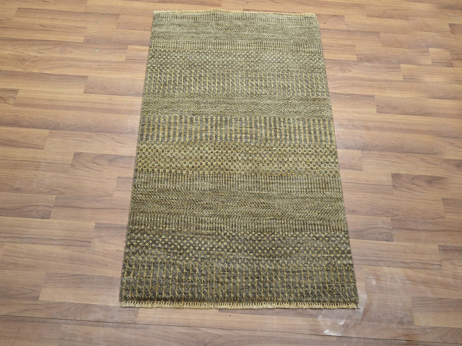 Brown 2'0" x 3'0" Modern and Contemporary Hand knotted Wool/Silk Rug - Sku: O076605