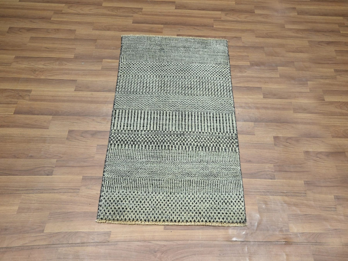 Modern / Contemporary hand-knotted wool rug in Gray, 2' x 3' — SKU O076611 (view 2)