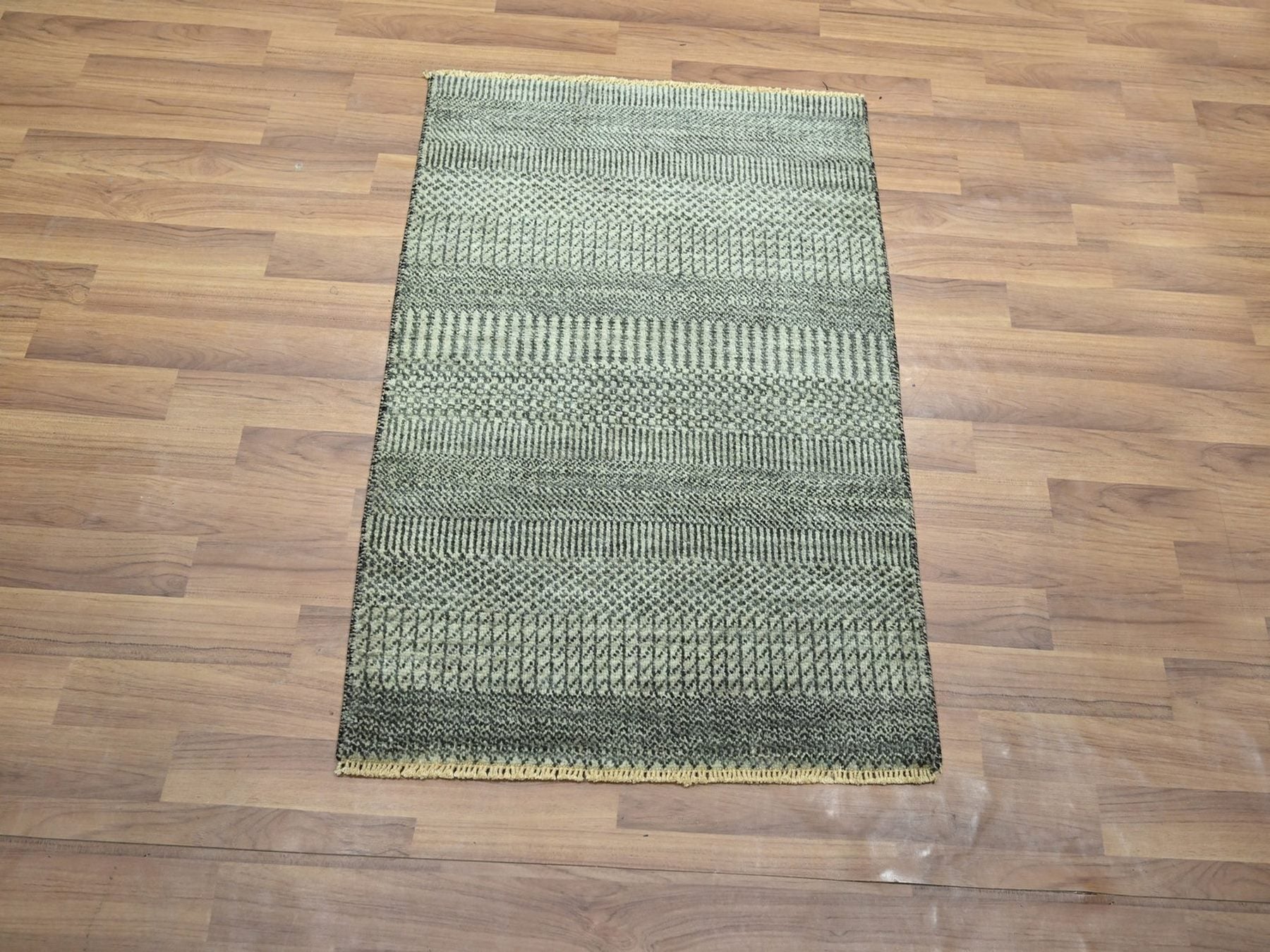 Grey 2'0" x 3'0" Modern and Contemporary Hand knotted Wool Rug - Sku: O076614