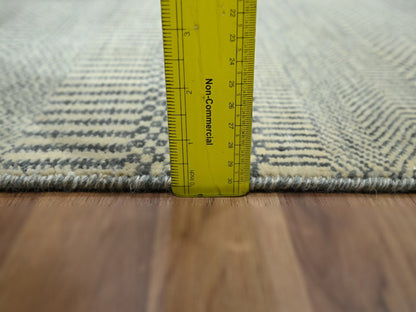 Modern / Contemporary hand-knotted wool/silk rug in Gray, 2' x 3' — SKU O076616 (view 3)