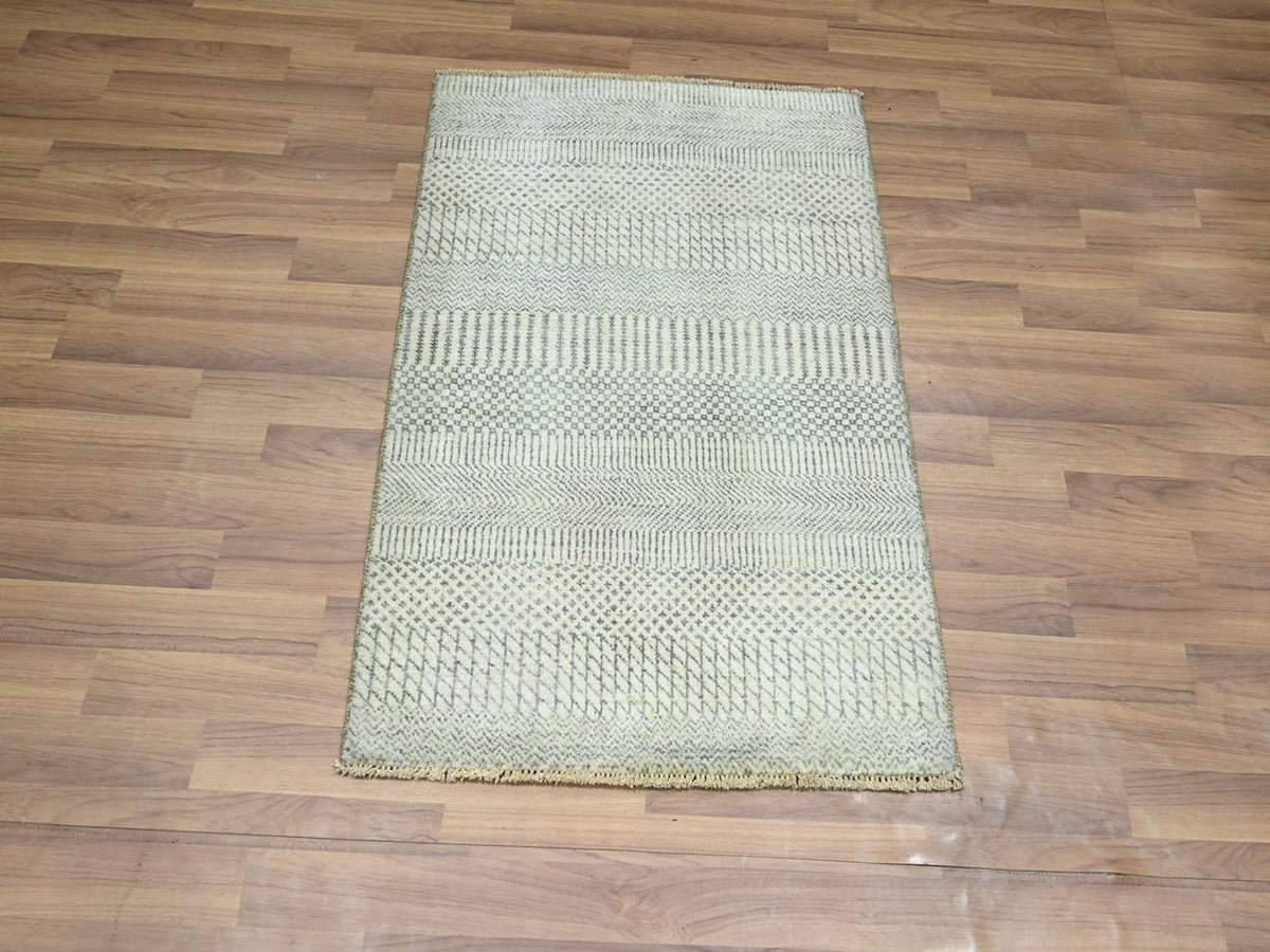 Modern / Contemporary hand-knotted wool/silk rug in Gray, 2' x 3' — SKU O076618 (view 2)
