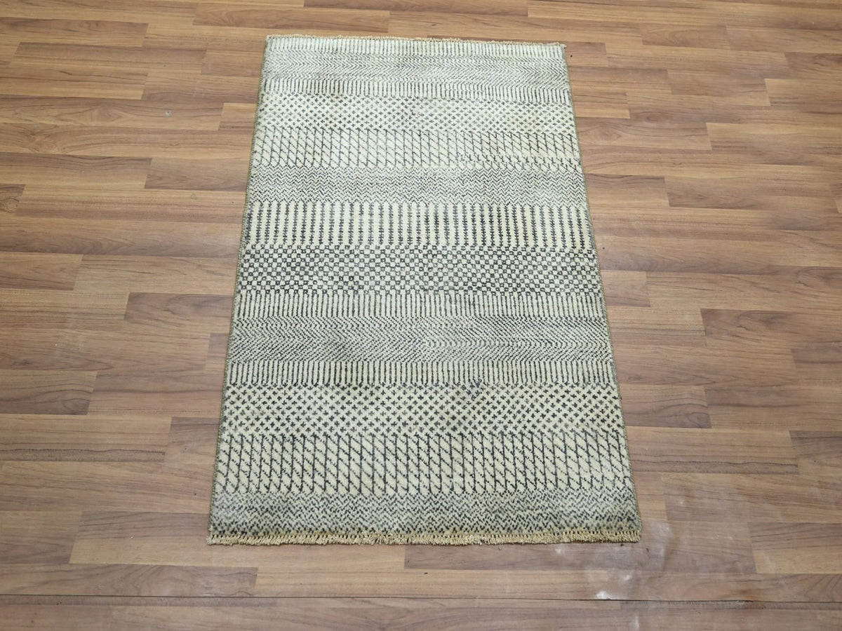 Modern / Contemporary hand-knotted wool rug in Gray, 2' x 3' — SKU O076619 (view 2)