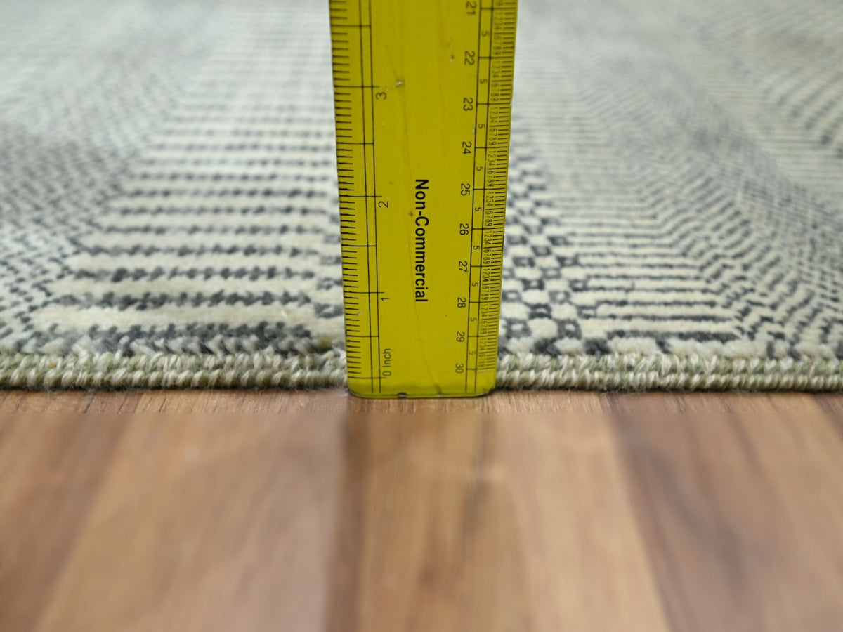 Modern / Contemporary hand-knotted wool rug in Gray, 2' x 3' — SKU O076619 (view 3)