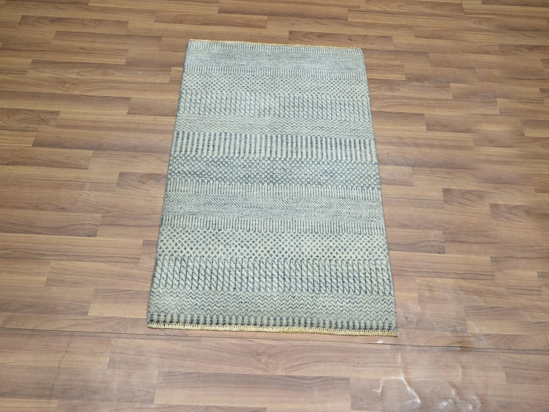 Blue 2'0" x 3'0" Modern and Contemporary Hand knotted Wool Rug - Sku: O076625