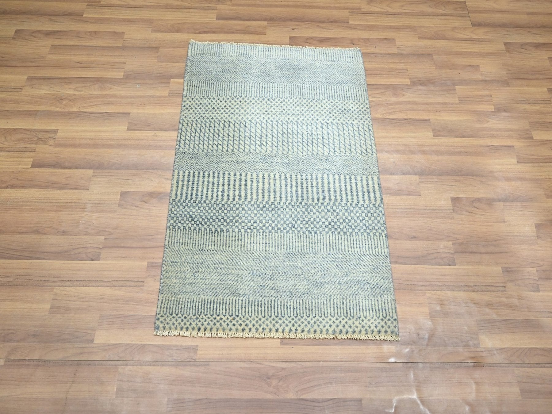Blue 2'0" x 3'0" Modern and Contemporary Hand knotted Wool Rug - Sku: O076627