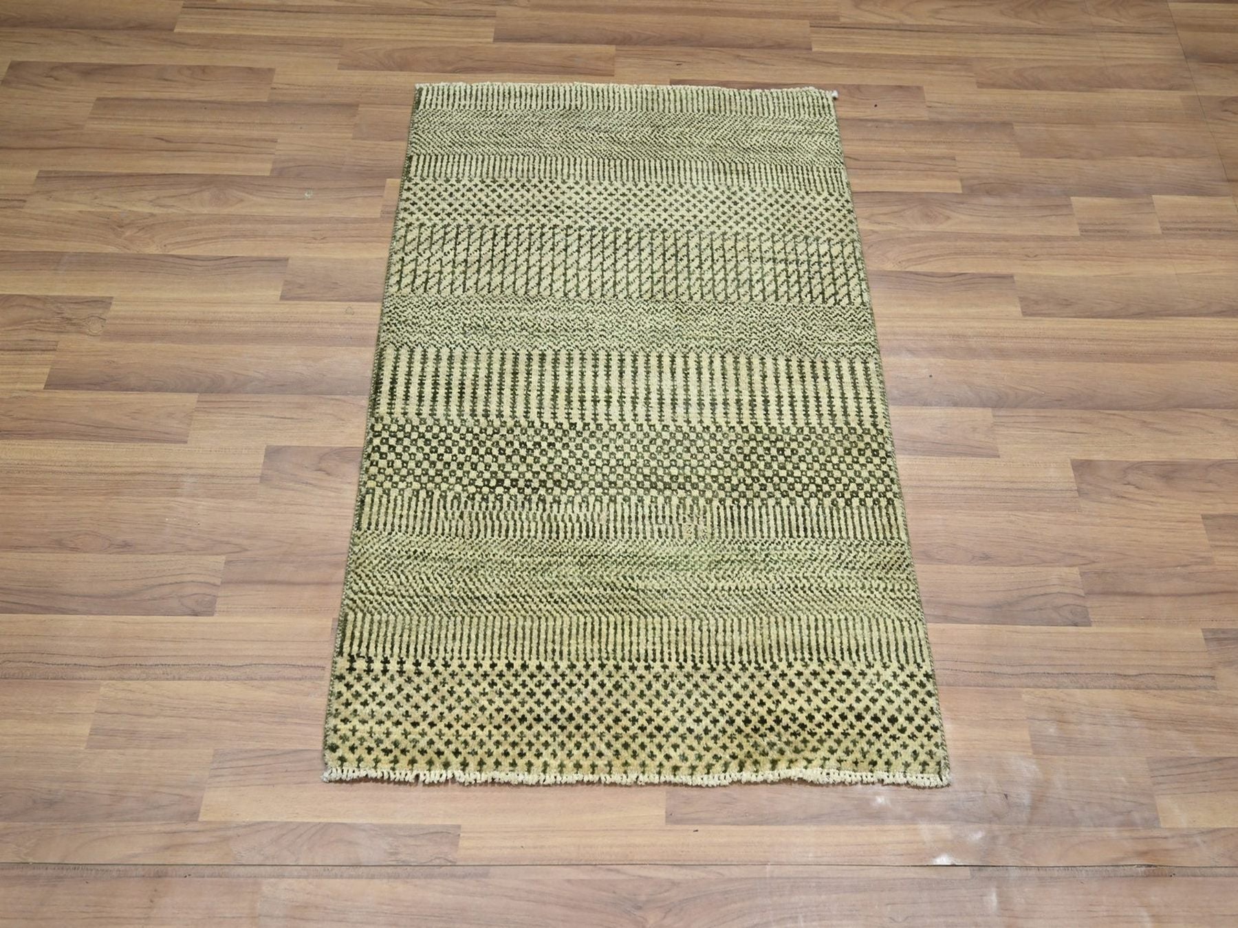 Beige 2'0" x 3'0" Modern and Contemporary Hand knotted Wool Rug - Sku: O076634