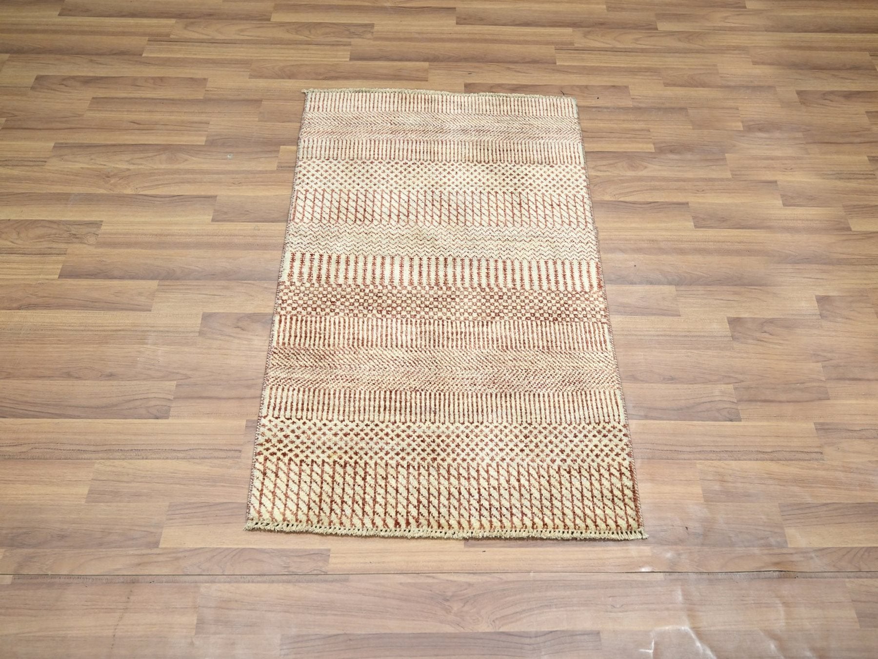 Red 2'0" x 3'0" Modern and Contemporary Hand knotted Wool Rug - Sku: O076636