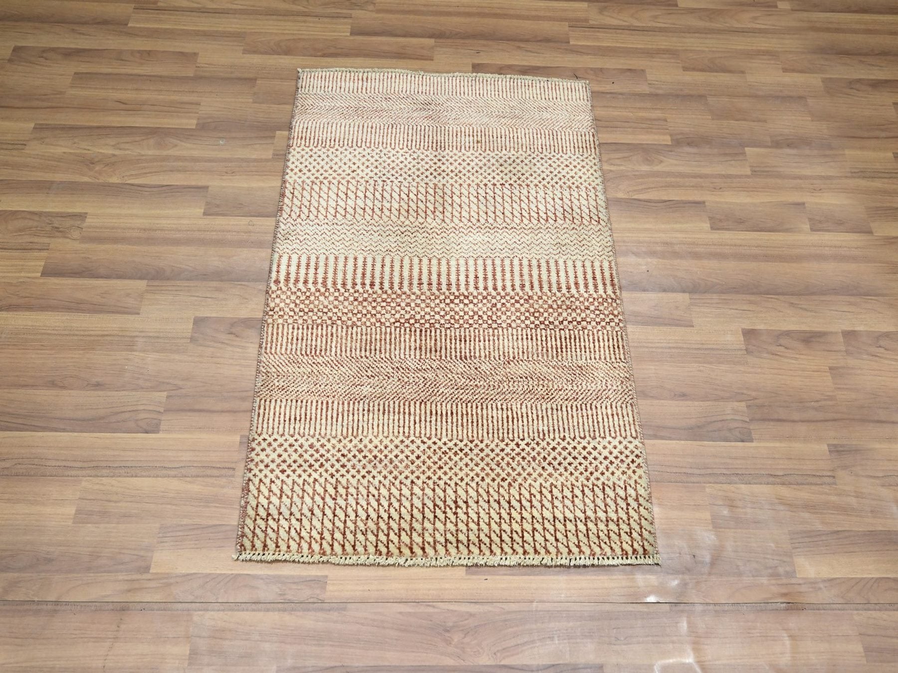 Modern / Contemporary hand-knotted wool rug in Red, 2' x 3' — SKU O076637 (view 2)