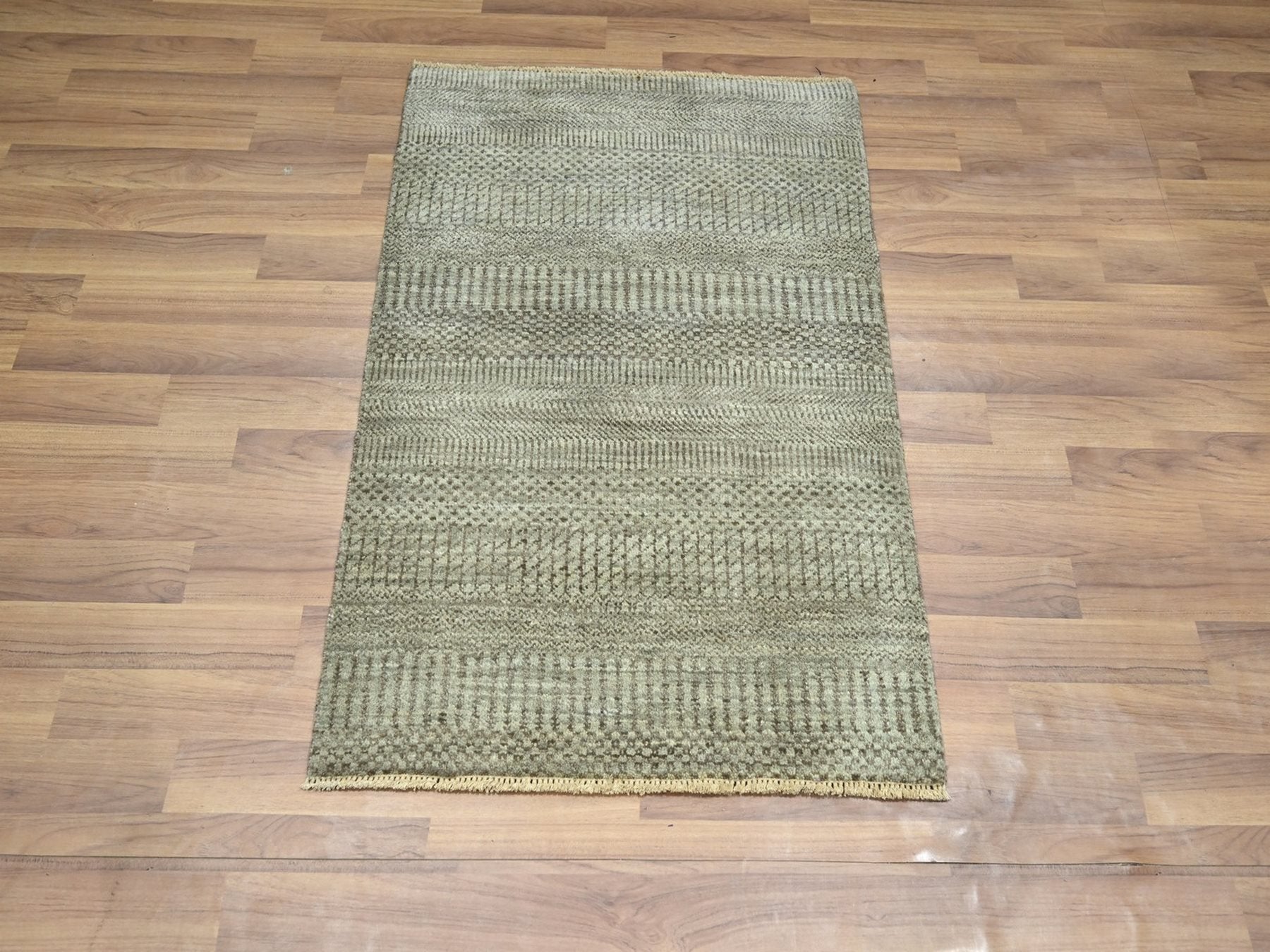 Grey 2'0" x 3'0" Modern and Contemporary Hand knotted Wool Rug - Sku: O076641