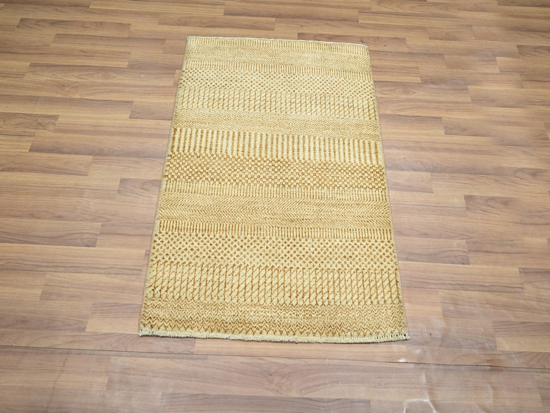 Beige 2'0" x 3'0" Modern and Contemporary Hand knotted Wool Rug - Sku: O076643