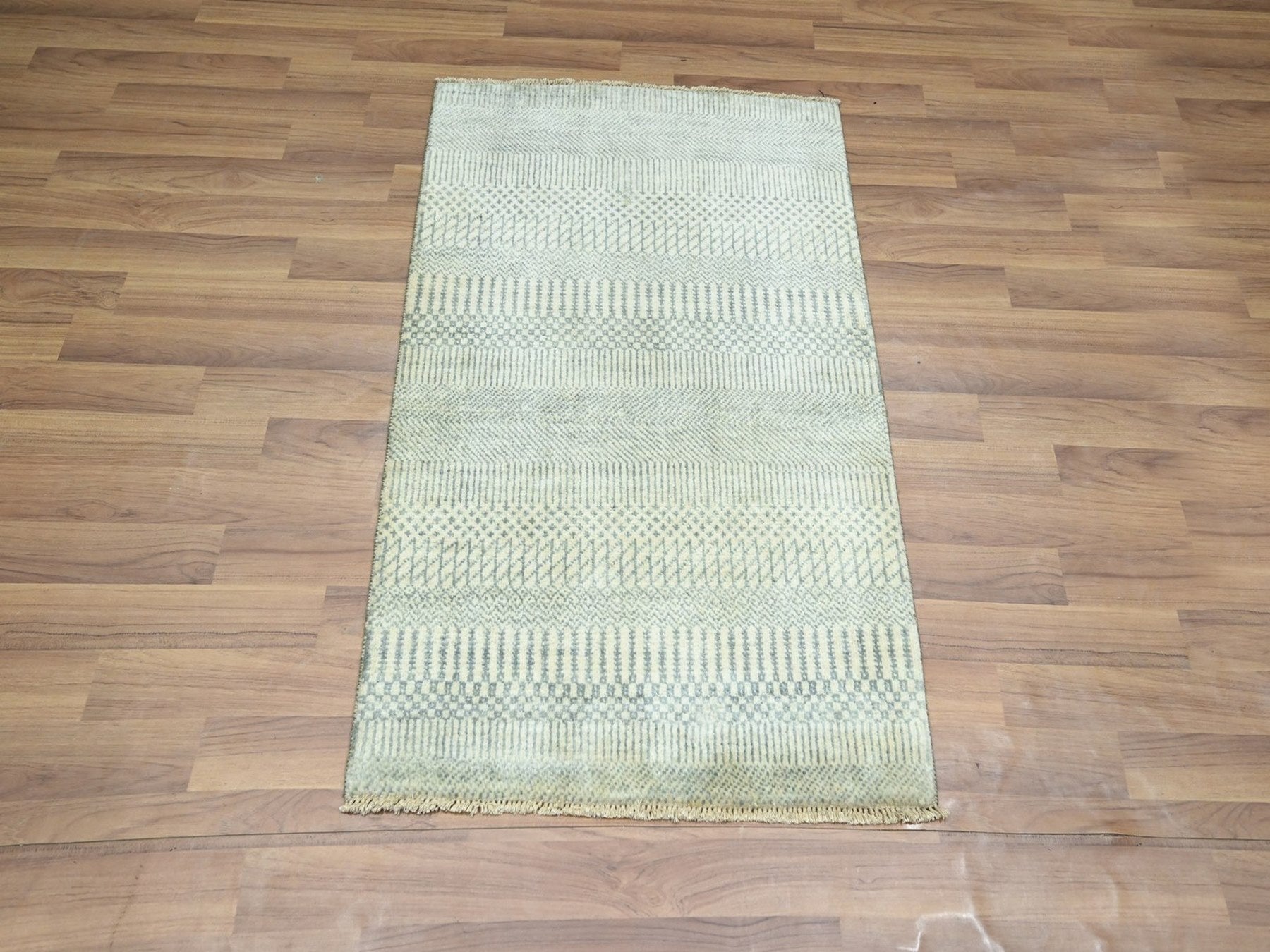 Beige 2'0" x 3'0" Modern and Contemporary Hand knotted Wool Rug - Sku: O076645