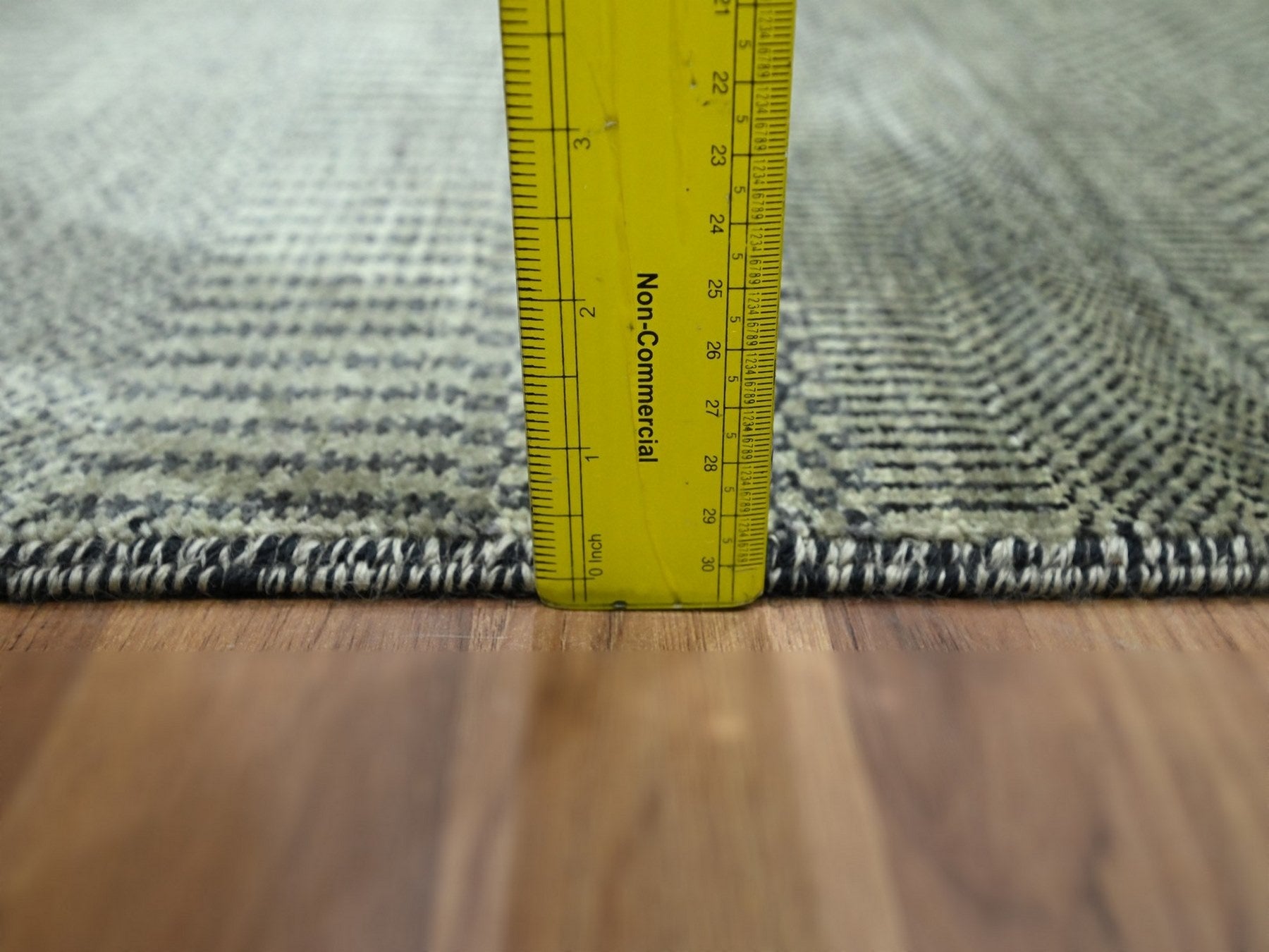 Modern / Contemporary hand-knotted wool rug in Gray, 2' x 3' — SKU O076647 (view 3)
