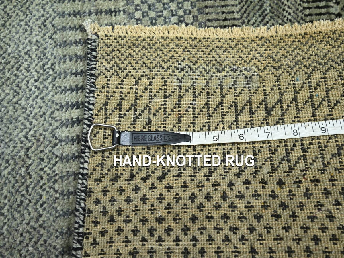 Modern / Contemporary hand-knotted wool rug in Gray, 2' x 3' — SKU O076647 (view 4)