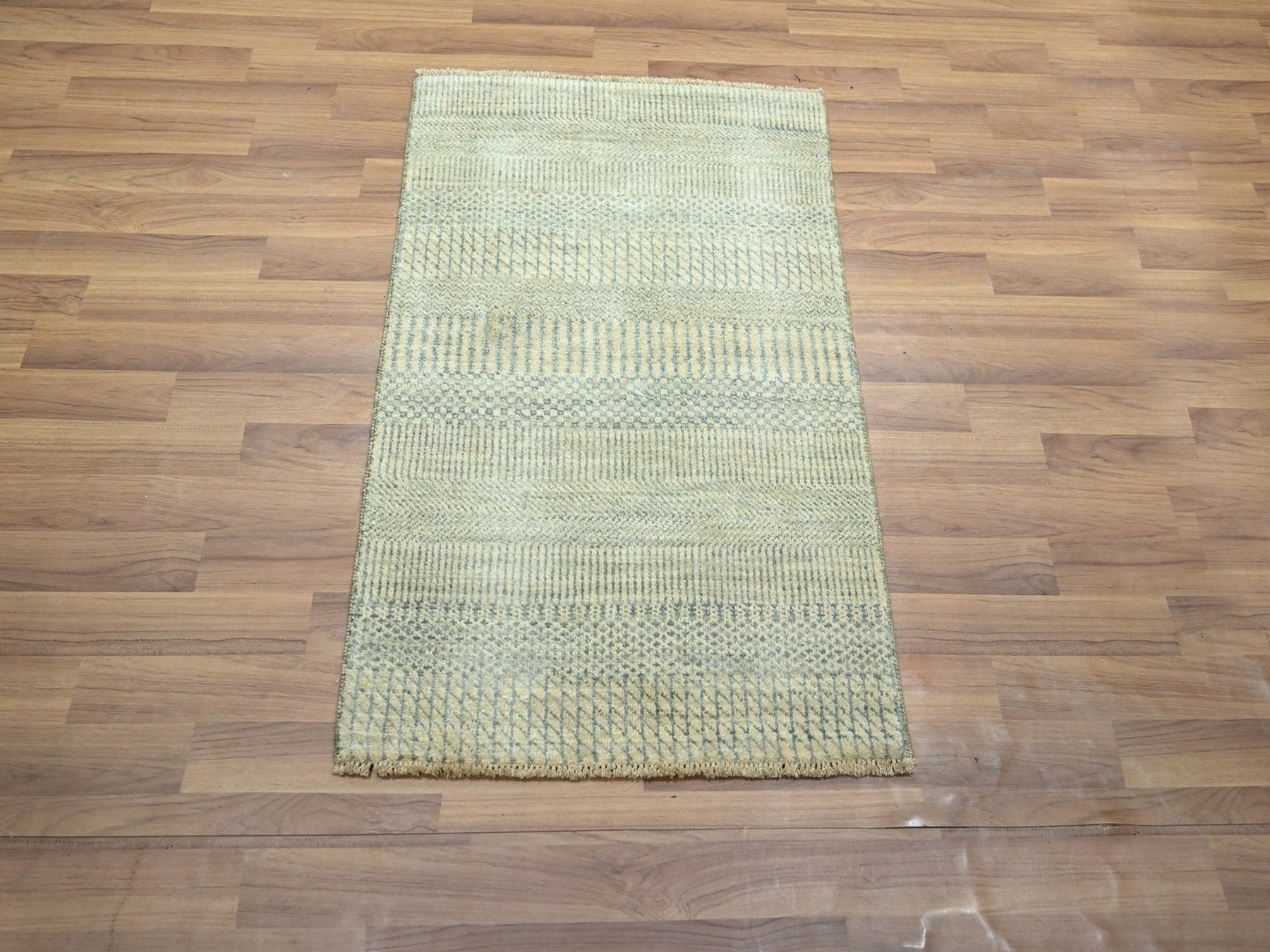 Beige 2'0" x 3'0" Modern and Contemporary Hand knotted Wool Rug - Sku: O076652