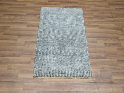 Modern / Contemporary hand-knotted wool rug in Gray, 2' x 3' — SKU O076656 (view 2)