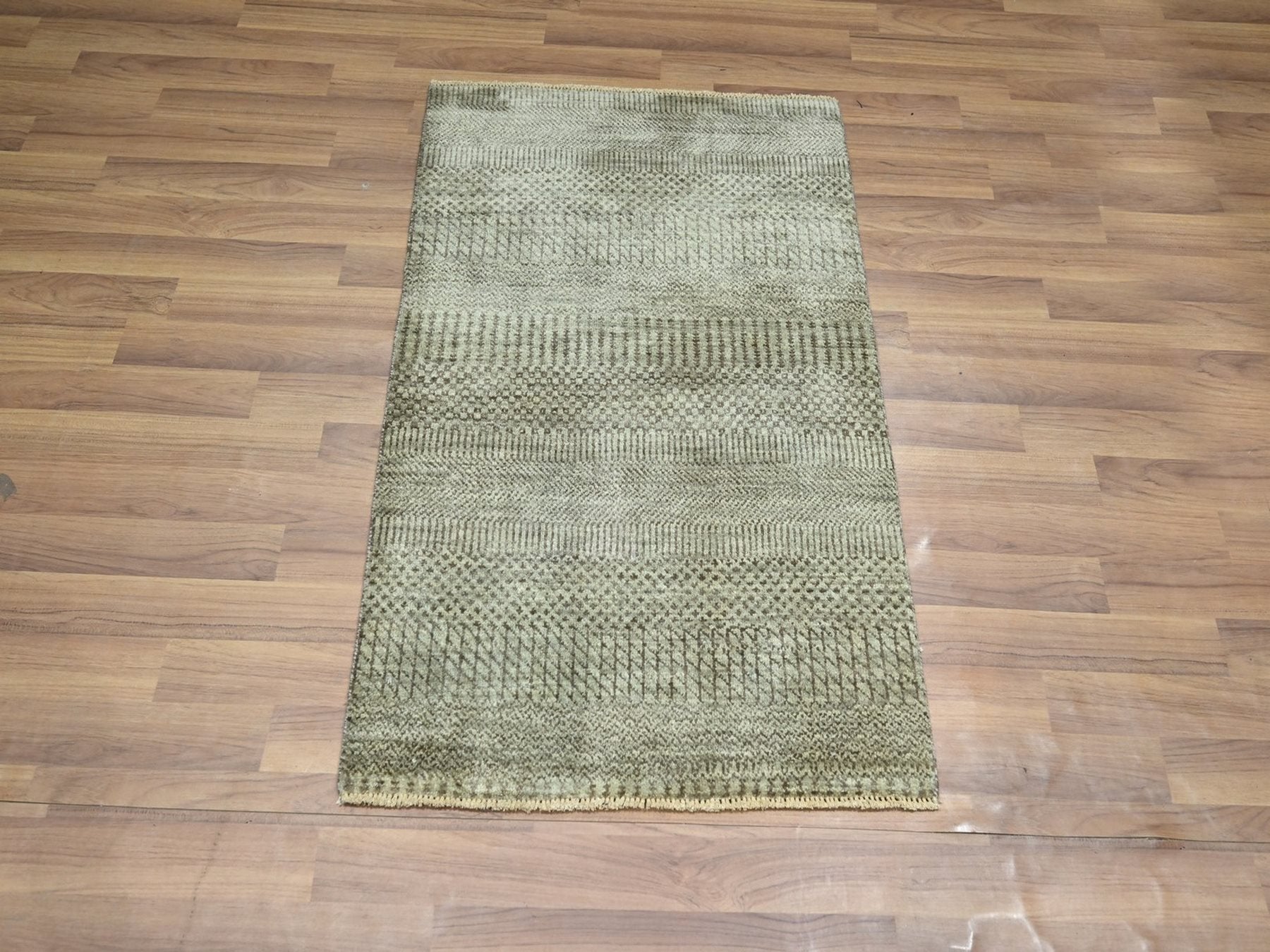 Beige 2'0" x 3'0" Modern and Contemporary Hand knotted Wool Rug - Sku: O076666