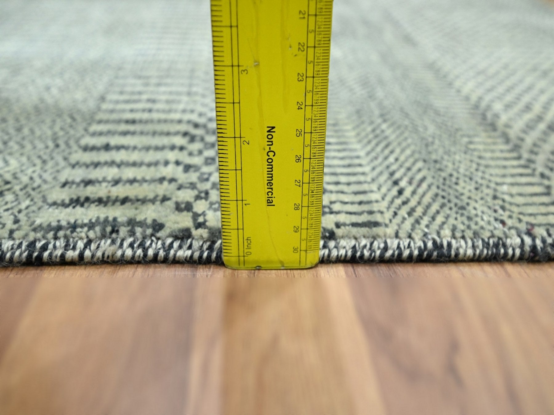 Modern / Contemporary hand-knotted wool rug in Gray, 2' x 3' — SKU O076669 (view 3)