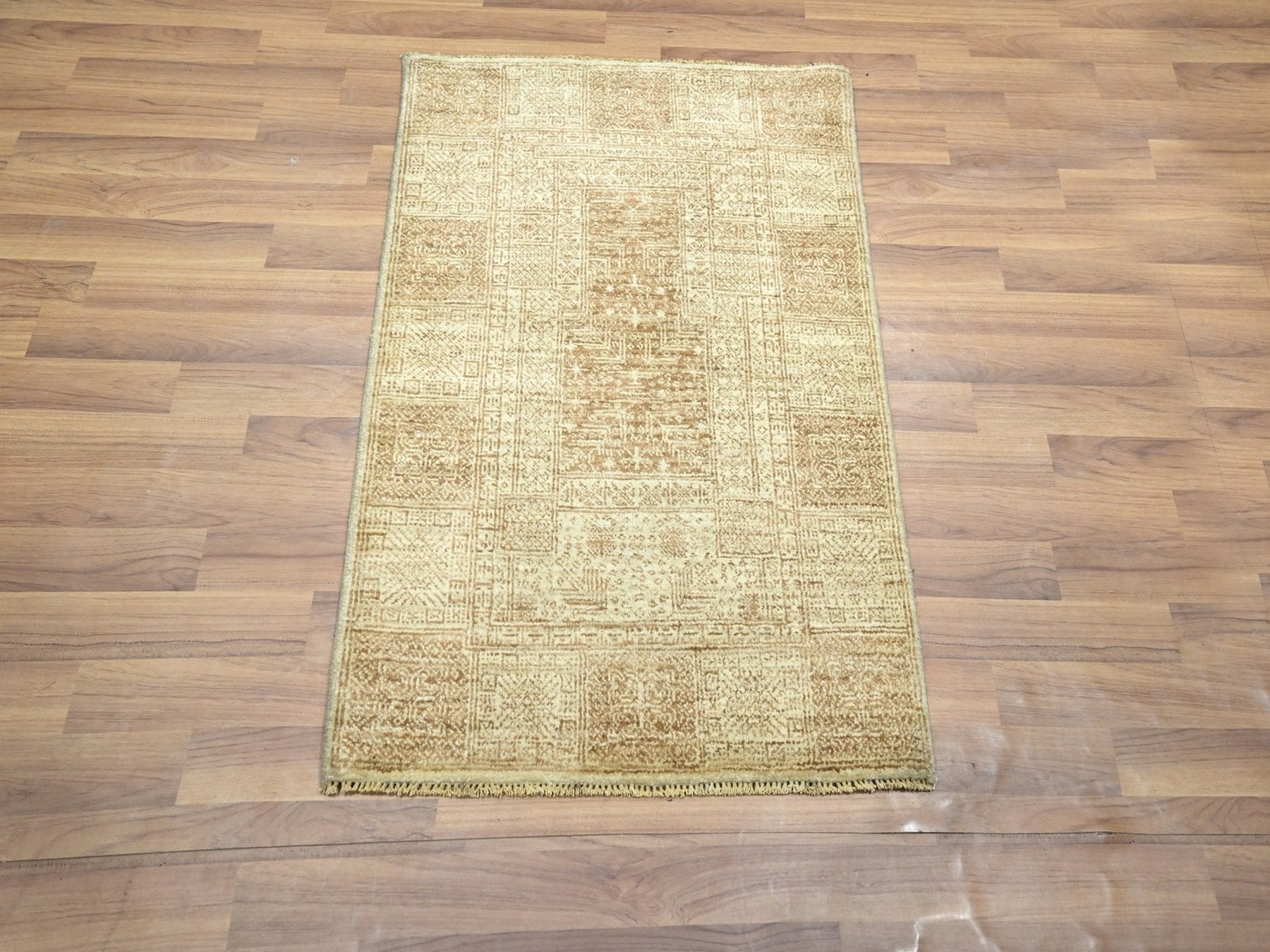 Beige 2'0" x 3'0" Transitional Hand knotted Wool Rug - Sku: O076675