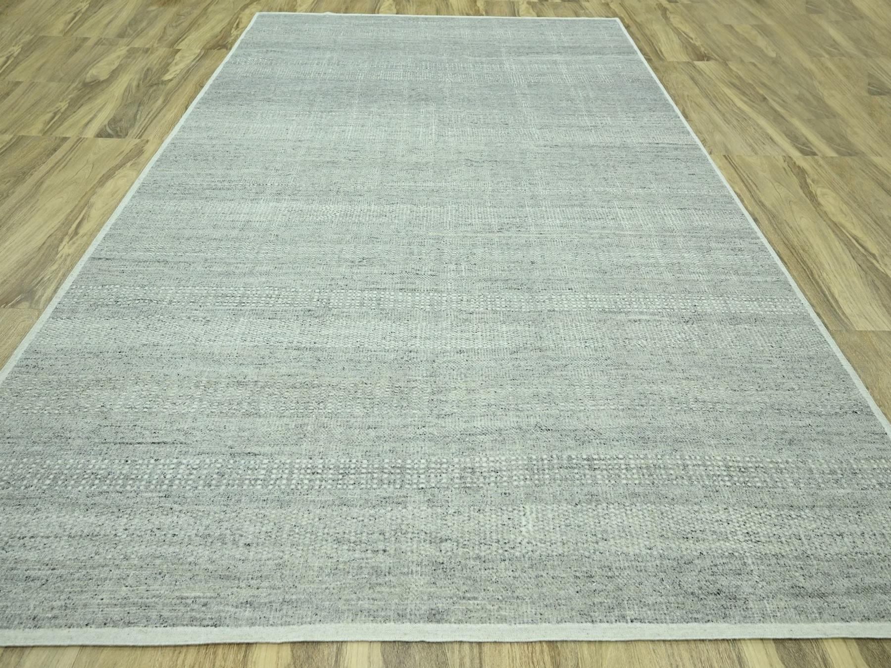 Modern / Contemporary hand-knotted wool rug in Gray, 9'11" x 13'9" — SKU O076688 (view 2)