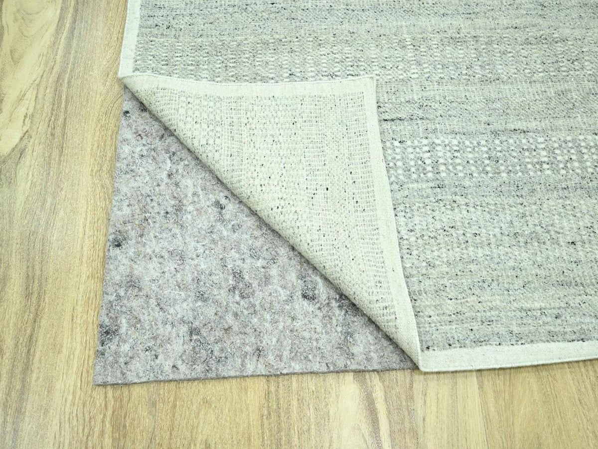 Modern / Contemporary hand-knotted wool rug in Gray, 9'11" x 13'9" — SKU O076688 (view 4)